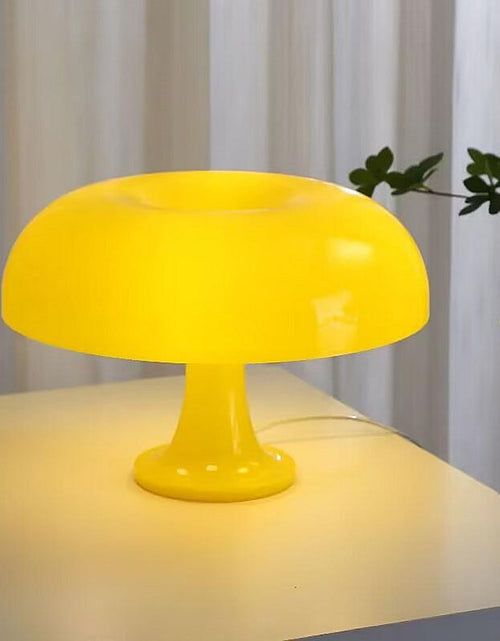 Load image into Gallery viewer, Retro Mushroom Table Lamp
