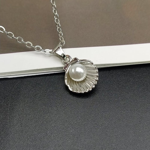 Load image into Gallery viewer, Shell Pearl Pendant
