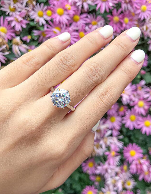 Load image into Gallery viewer, Luxury Moissanite Engagement Ring
