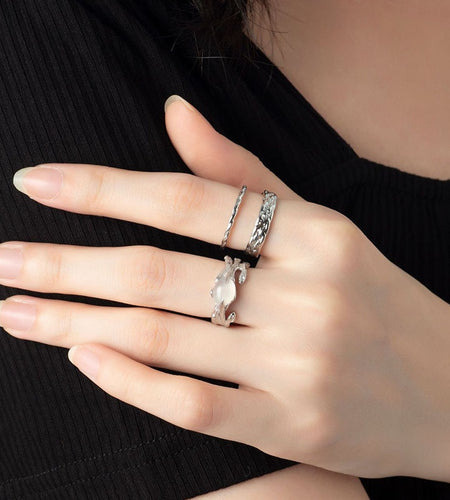 Ventfille Irregular White Agate Ring