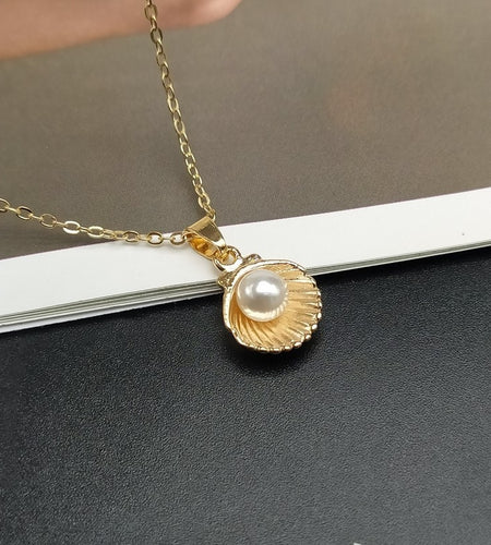 Shell Pearl Pendant