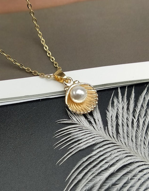 Load image into Gallery viewer, Shell Pearl Pendant
