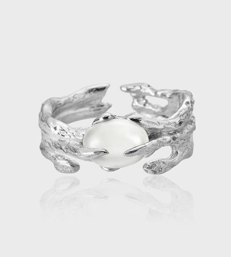 Ventfille Irregular White Agate Ring