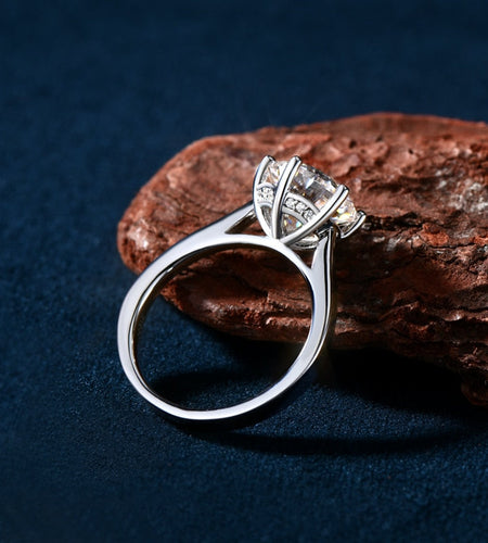 Luxury Moissanite Engagement Ring