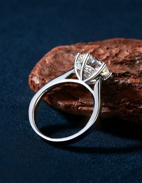 Load image into Gallery viewer, Luxury Moissanite Engagement Ring
